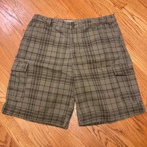 -Izod Cargo Golf Shorts Green Plaid Men’s Size 36